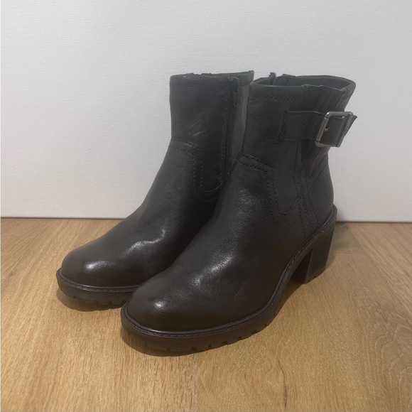 ZODIAC GANNET WOMENS BLACK LEATHER ANKLE BOOTS LUG SOLE      SIZE 7.5  NEW - Picture 1 of 6